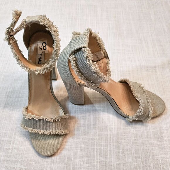 STEVE MADDEN Light Wash Blue Frayed Denim 4.5" heel Ankle Strap Sandals Size 8.5 - Picture 1 of 7